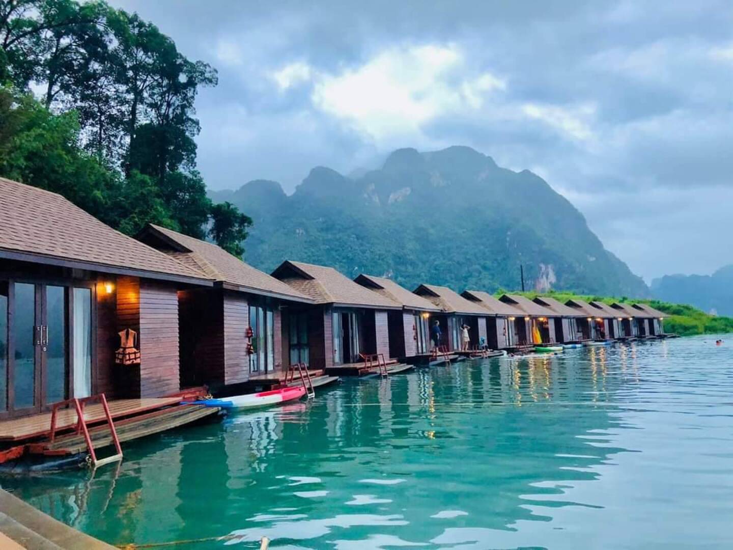 VOYAGE À KHAO SOK & PROMENADE SUR LE LAC DE CHEOW LAN LAKE 3J/2N